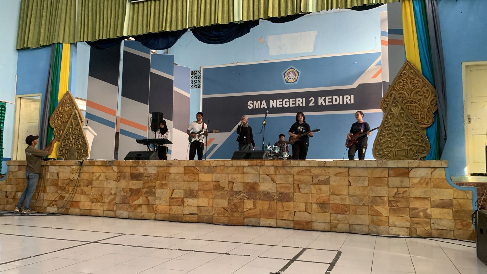 Peringatan (PHBN) : Lomba Estafet Belut, Bola Kardus, Balap Karung, Festival Band Antar Kelas